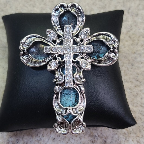 Jewelry - Cross ✝️ Pendant with patenia color